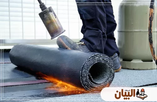 نقدم خدمة شركة عوازل مصفح في دبي تركيب رولات العزل بدقة واحترافية لحماية الأسطح من التسربات والحرارة.