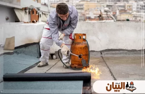 نقدم خدمة عزل الاسطح بالبيتومين في دبي تسخين احترافي للرولات لضمان حماية قصوى من تسربات المياه والرطوبة.