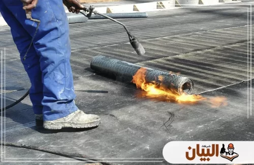 نقدم خدمة عزل الاسطح بالزفت في الفجيرة باستخدام رولات البيتومين المسخنة لضمان حماية قصوى ومنع تسرب المياه نهائياً.