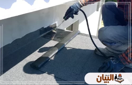 نقدم خدمة عزل الاسطح من الماء في الفجيرة حلول جذرية للتسربات باستخدام رولات البيتومين لضمان حماية منزلك من الرطوبة.