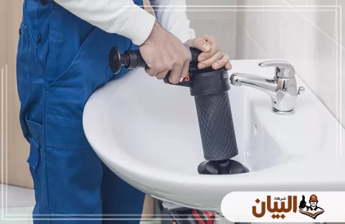 نقدم خدمة امتصاص الروائح الكريهة من المنزل في الشارقة حلول جذرية لتعقيم المواسير ومنع مسببات الروائح نهائياً.